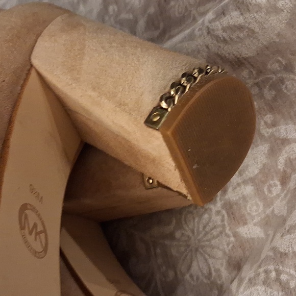 Michael Kors Dolores Suede Chain Block Heel Booties Beige Women 9.5 - Picture 7 of 8